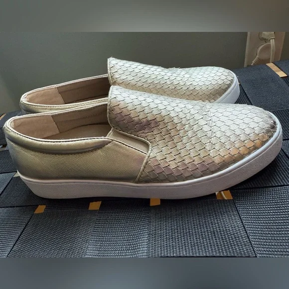 Vionic Gold Slip-On Women Shoes - Picture 8 of 8